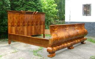 Art Deco walnut double sleigh bed. Superking size.