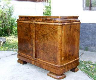 Outstanding quality burr walnut Art Deco Sideboard. Click here for more details.