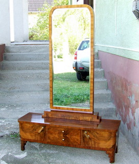 Art Deco walnut veneered dressing table.