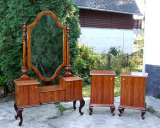 Wonderful Art Deco Palisander veneered dressing table. With matching bedside cabinets/nightstands. Click here for more details.