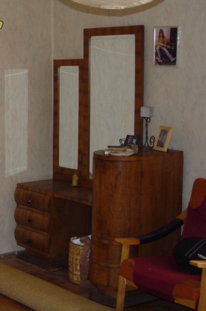 Art deco fésülködő asztal felújítás előtt.